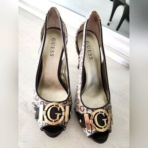 Guess Women's Black and Gold Peep-Toe Heels